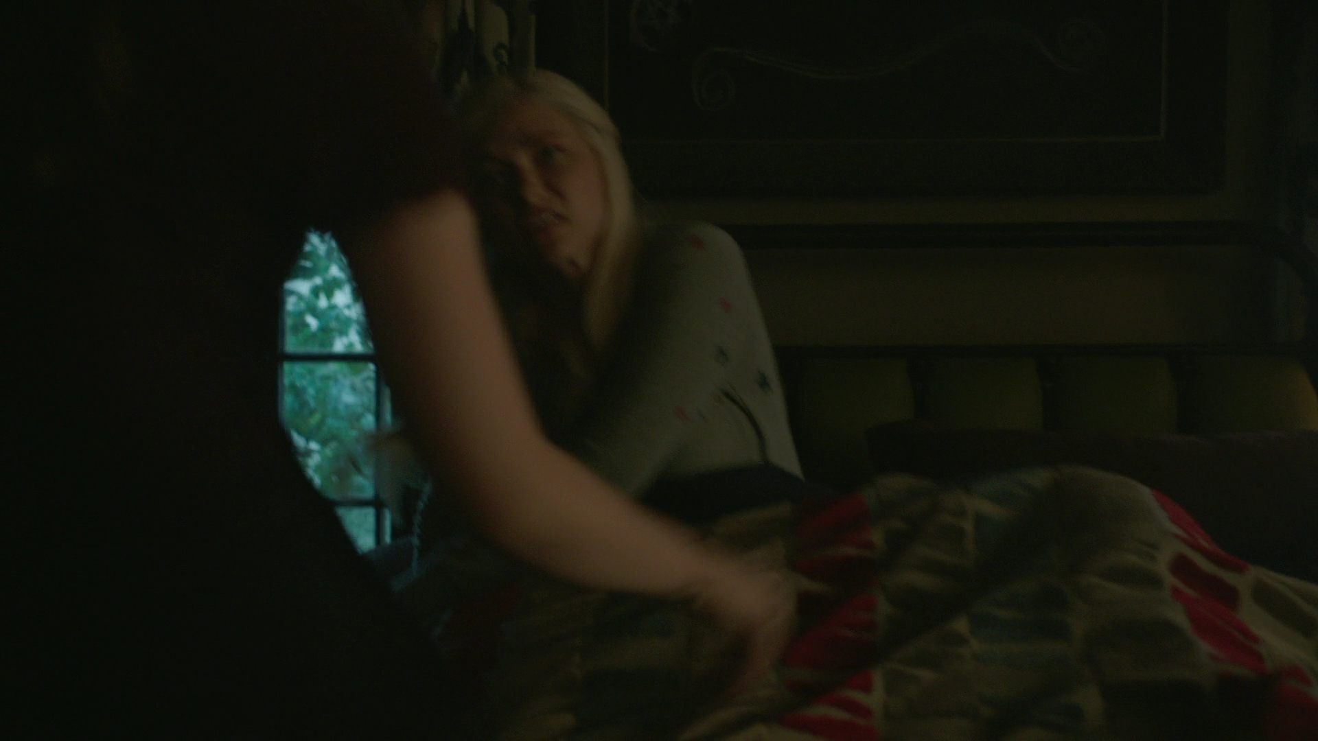 VampireDiariesWorld-dot-nl_Legacies2x08ThisChristmasIsSuprisinglyViolent0258.jpg