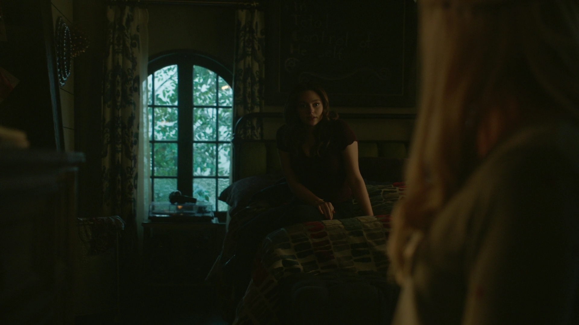 VampireDiariesWorld-dot-nl_Legacies2x08ThisChristmasIsSuprisinglyViolent0292.jpg