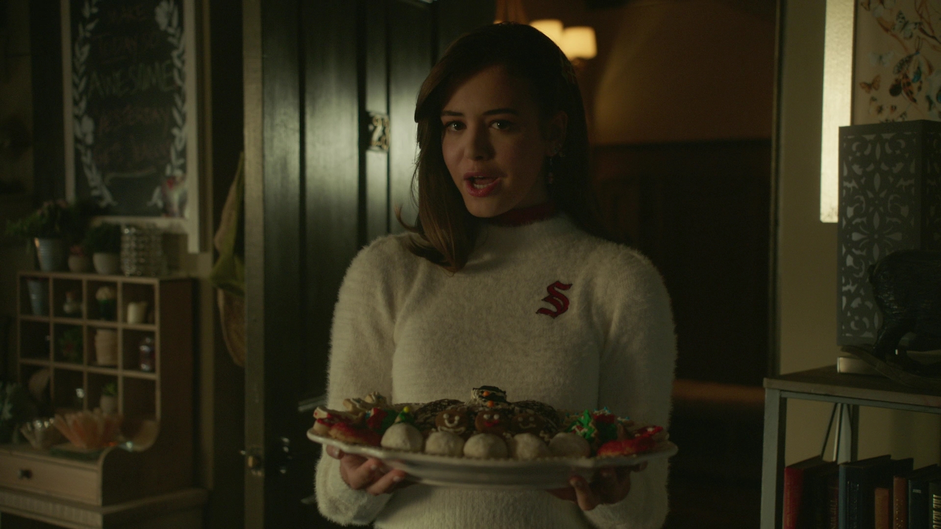 VampireDiariesWorld-dot-nl_Legacies2x08ThisChristmasIsSuprisinglyViolent0341.jpg