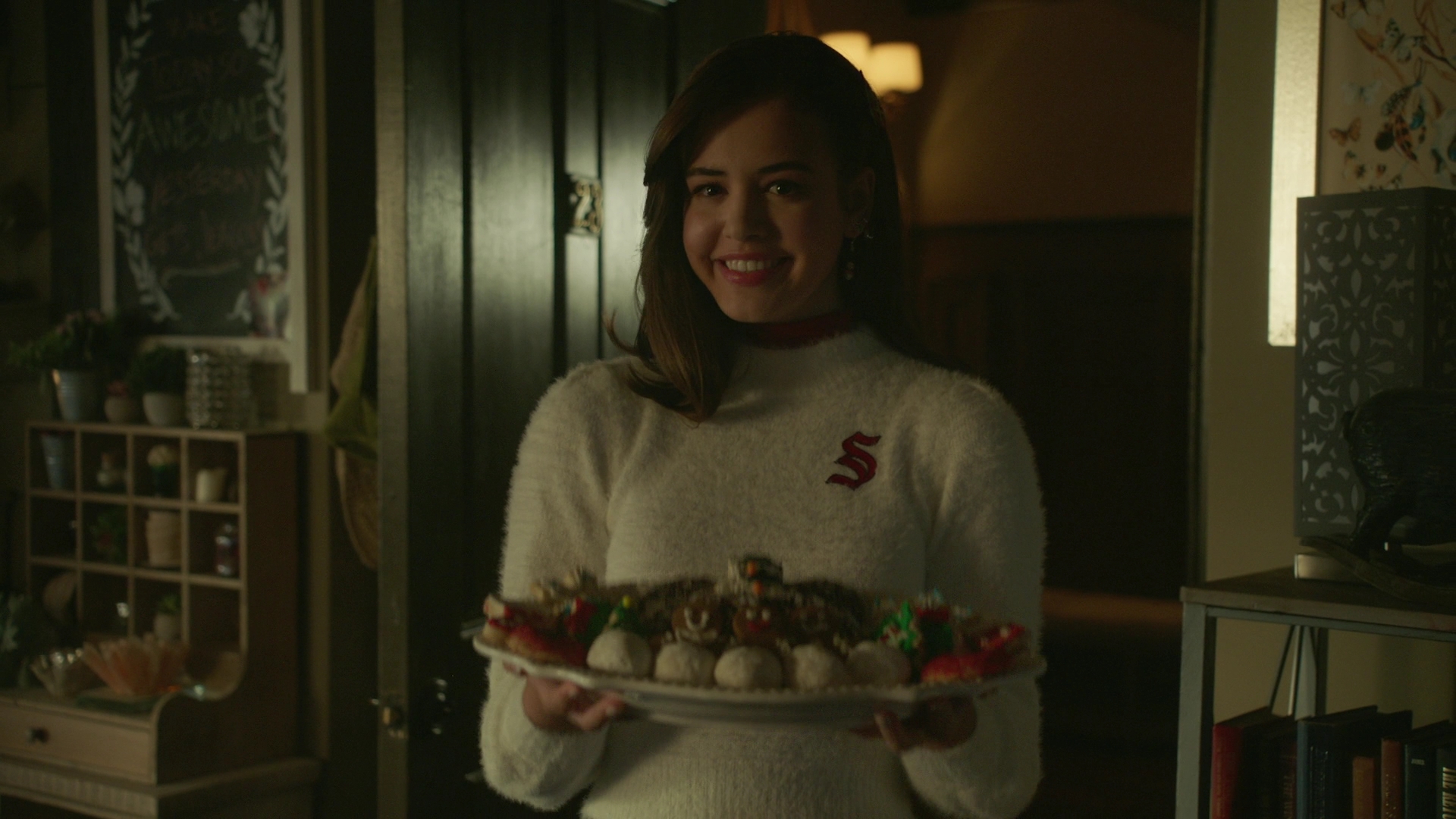 VampireDiariesWorld-dot-nl_Legacies2x08ThisChristmasIsSuprisinglyViolent0342.jpg