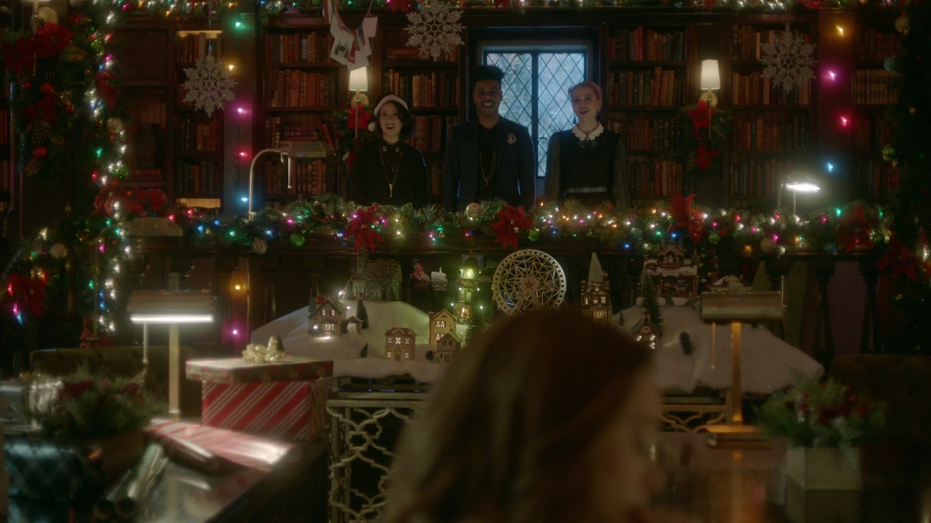 VampireDiariesWorld-dot-nl_Legacies2x08ThisChristmasIsSuprisinglyViolent0419.jpg