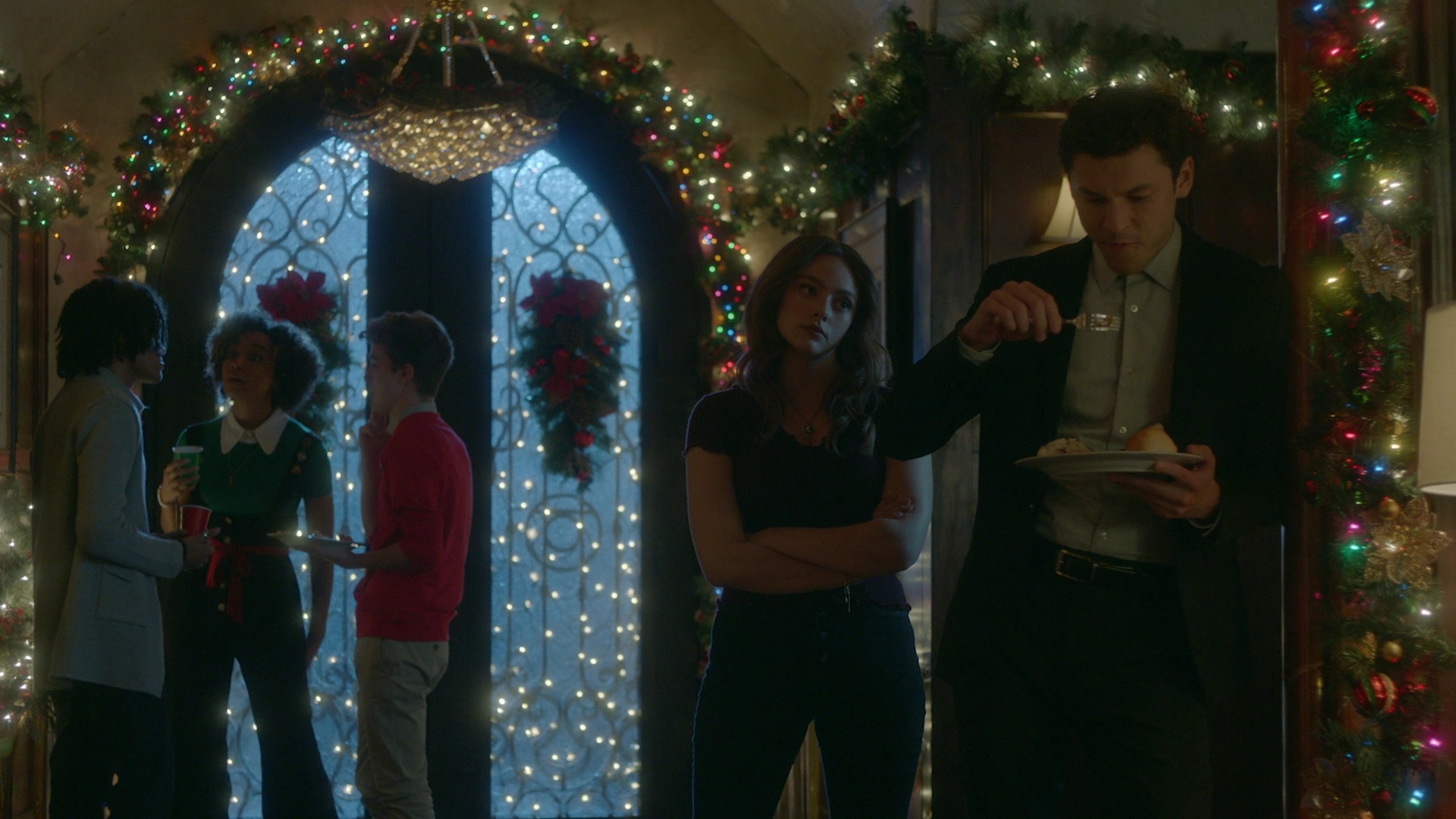 VampireDiariesWorld-dot-nl_Legacies2x08ThisChristmasIsSuprisinglyViolent0652.jpg