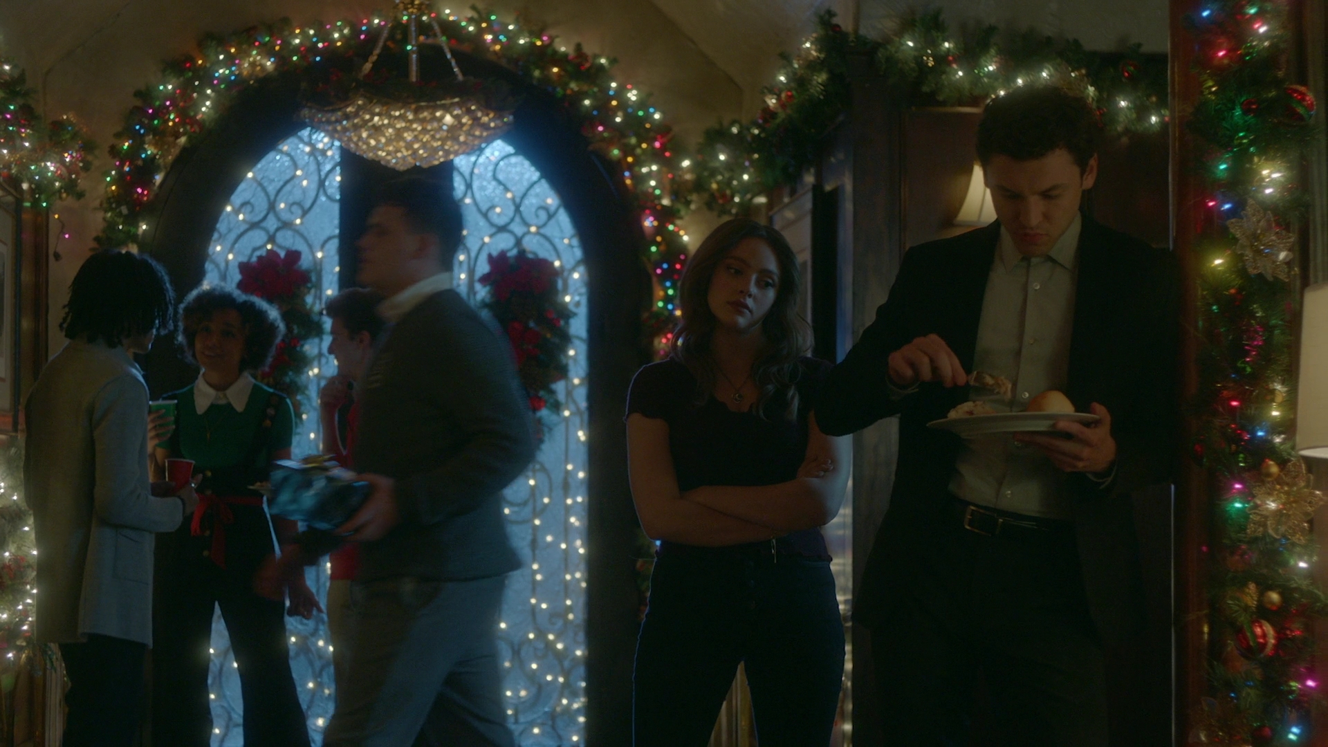 VampireDiariesWorld-dot-nl_Legacies2x08ThisChristmasIsSuprisinglyViolent0654.jpg