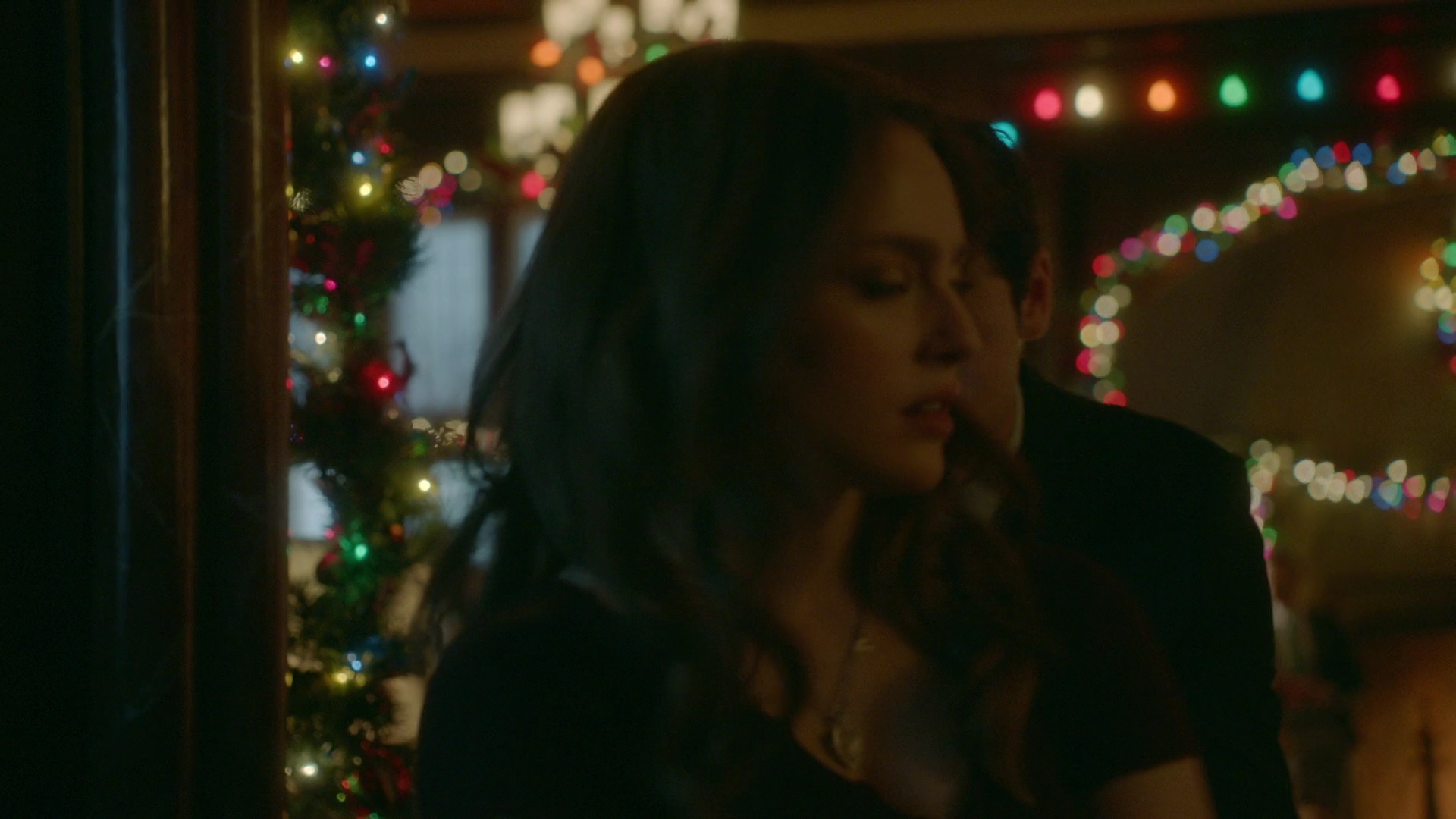 VampireDiariesWorld-dot-nl_Legacies2x08ThisChristmasIsSuprisinglyViolent0665.jpg