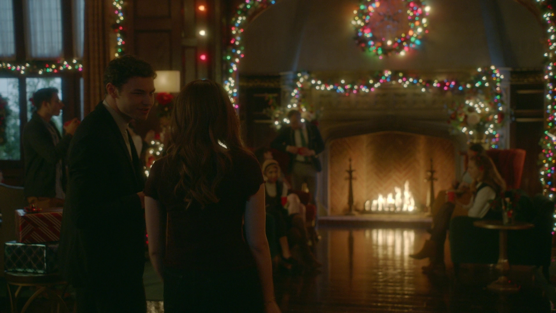 VampireDiariesWorld-dot-nl_Legacies2x08ThisChristmasIsSuprisinglyViolent0682.jpg