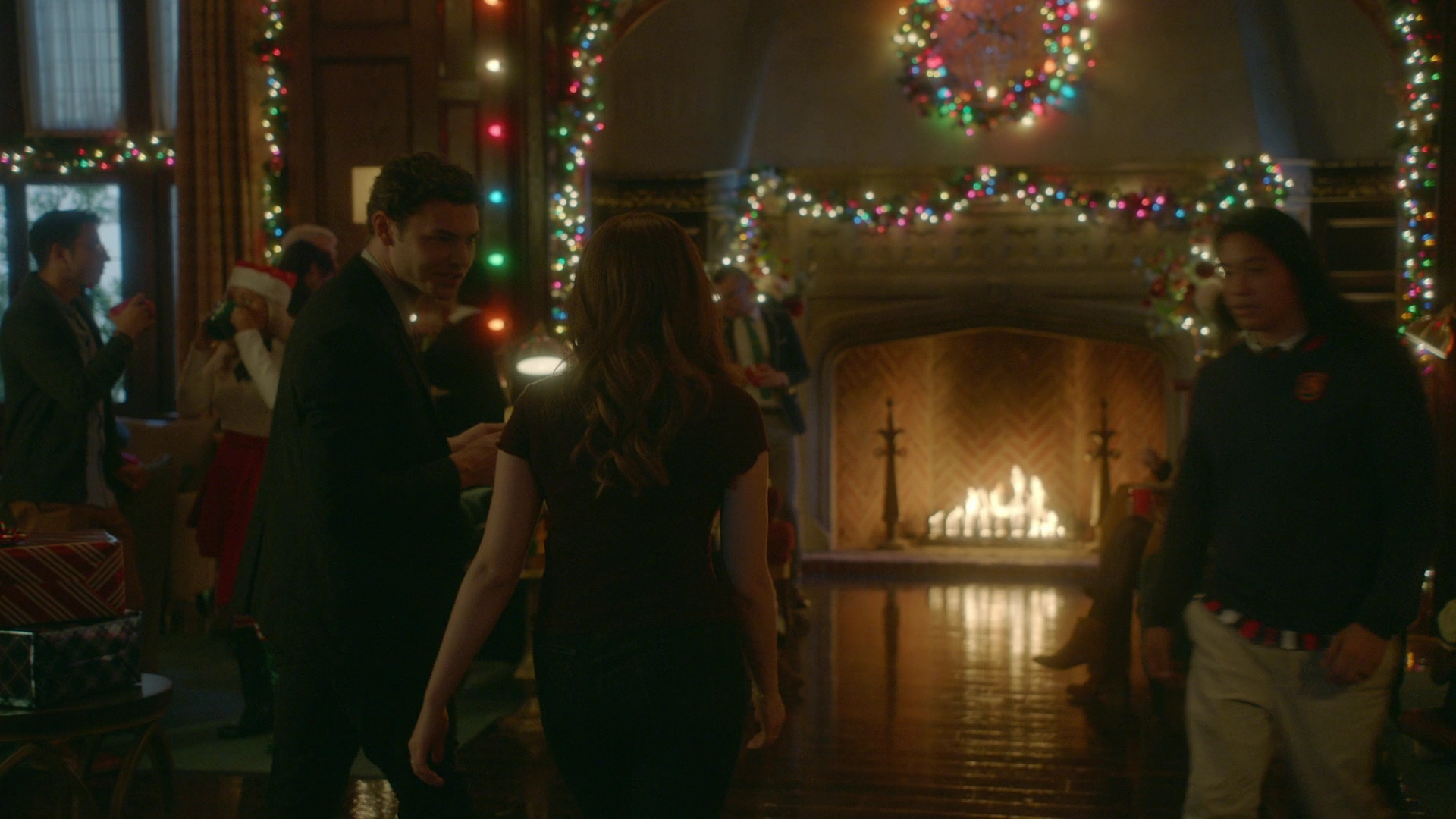 VampireDiariesWorld-dot-nl_Legacies2x08ThisChristmasIsSuprisinglyViolent0683.jpg