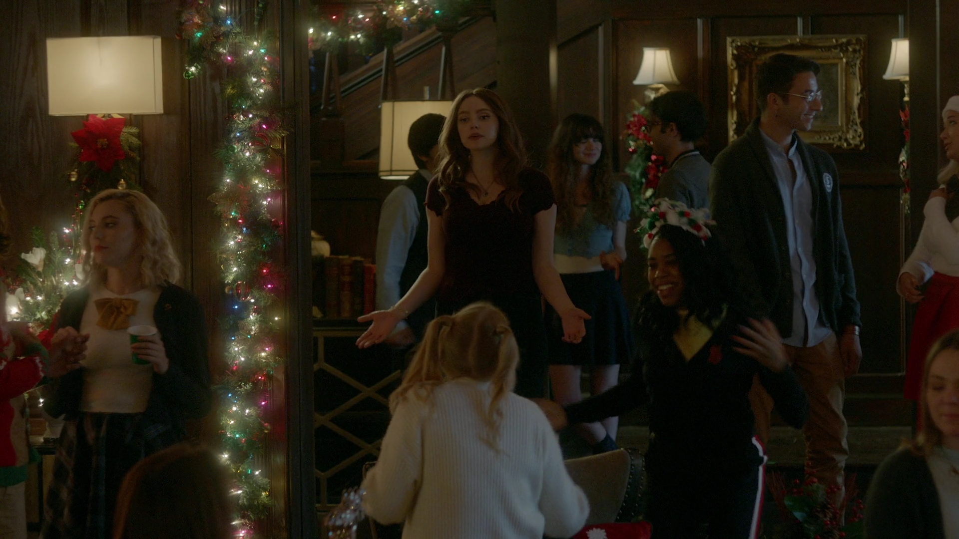 VampireDiariesWorld-dot-nl_Legacies2x08ThisChristmasIsSuprisinglyViolent0888.jpg