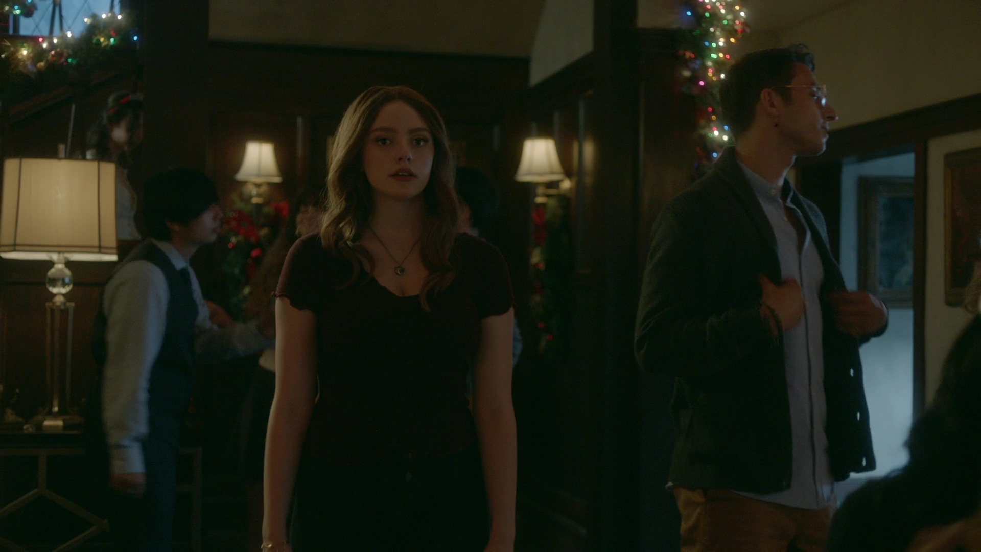 VampireDiariesWorld-dot-nl_Legacies2x08ThisChristmasIsSuprisinglyViolent0892.jpg