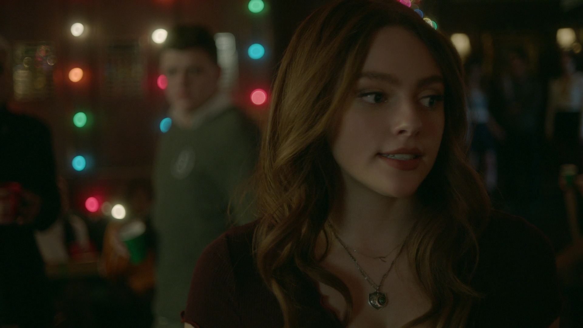 VampireDiariesWorld-dot-nl_Legacies2x08ThisChristmasIsSuprisinglyViolent0909.jpg