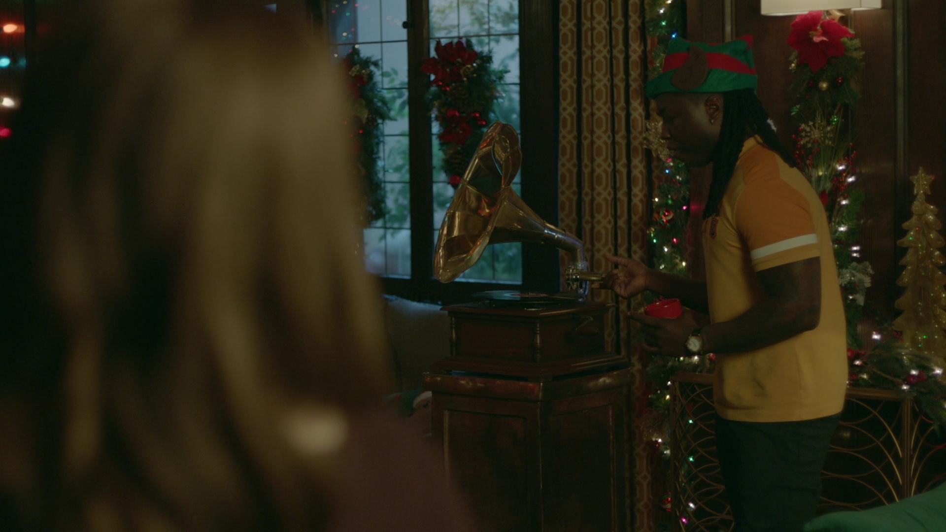 VampireDiariesWorld-dot-nl_Legacies2x08ThisChristmasIsSuprisinglyViolent0912.jpg