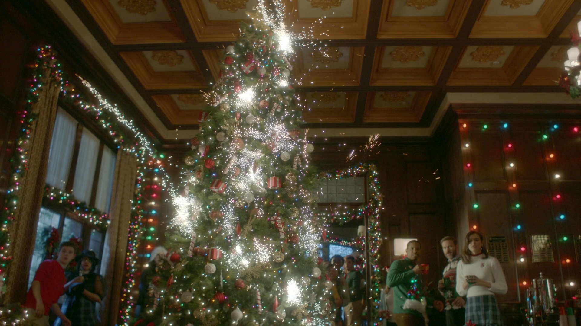 VampireDiariesWorld-dot-nl_Legacies2x08ThisChristmasIsSuprisinglyViolent0924.jpg