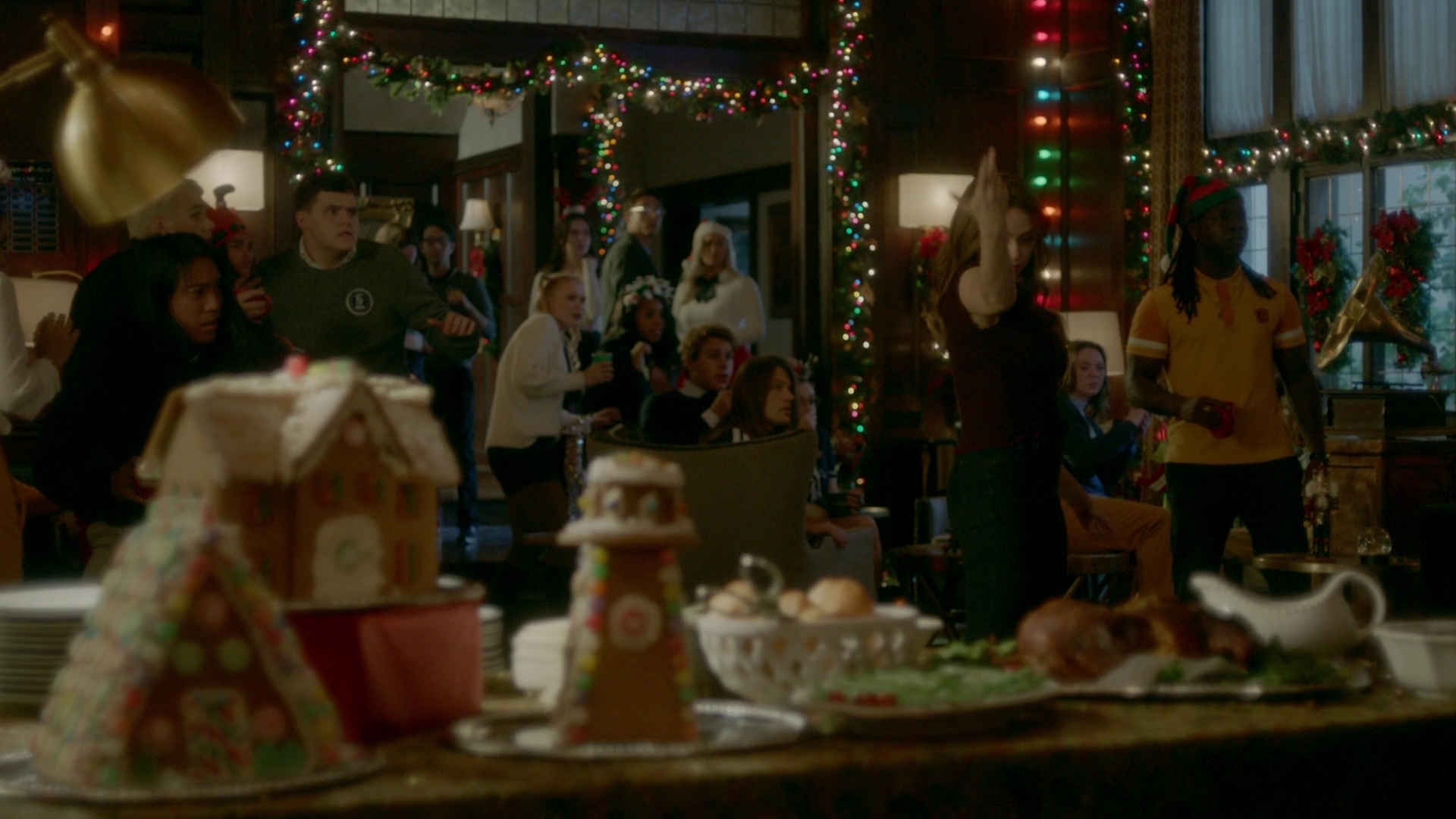 VampireDiariesWorld-dot-nl_Legacies2x08ThisChristmasIsSuprisinglyViolent0927.jpg