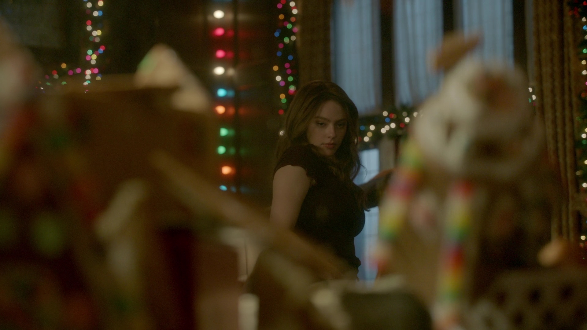 VampireDiariesWorld-dot-nl_Legacies2x08ThisChristmasIsSuprisinglyViolent0931.jpg