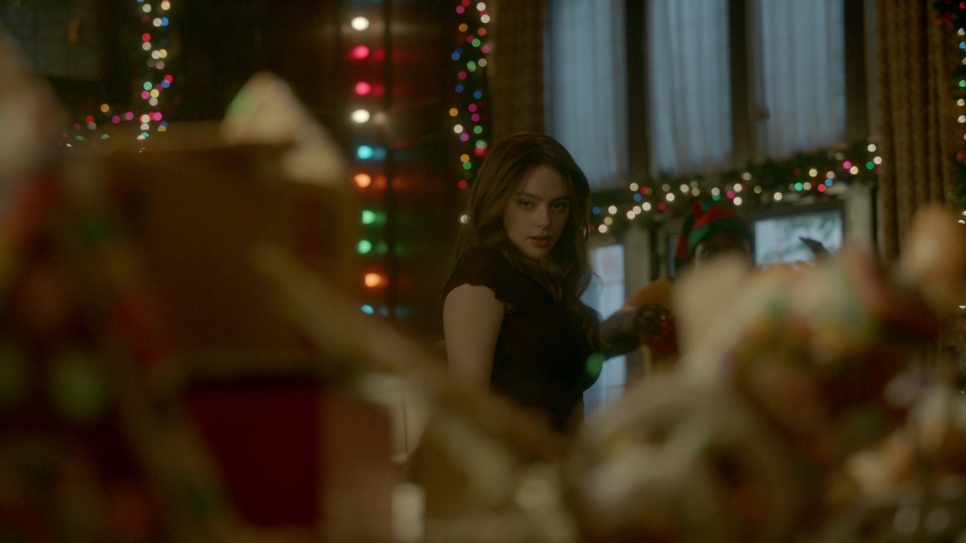 VampireDiariesWorld-dot-nl_Legacies2x08ThisChristmasIsSuprisinglyViolent0932.jpg