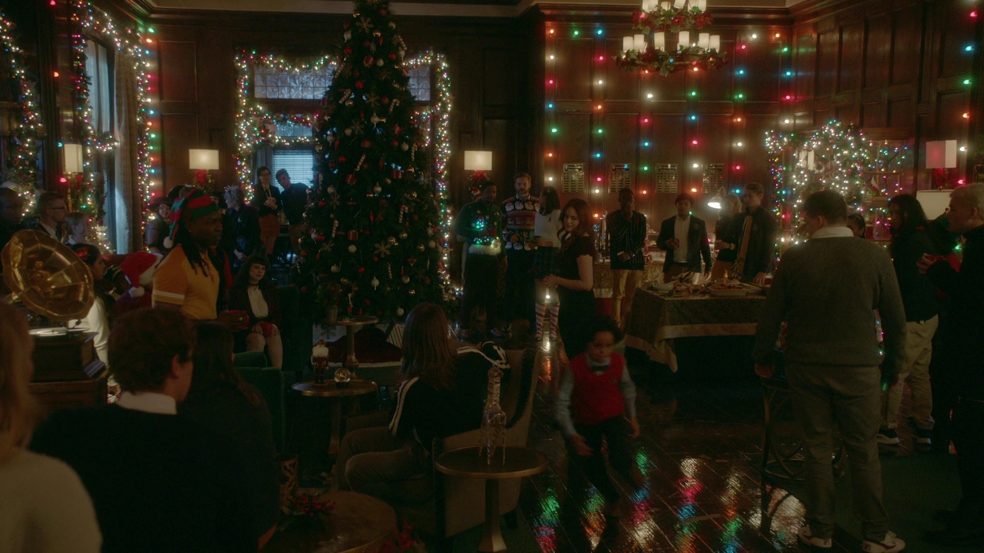 VampireDiariesWorld-dot-nl_Legacies2x08ThisChristmasIsSuprisinglyViolent0950.jpg