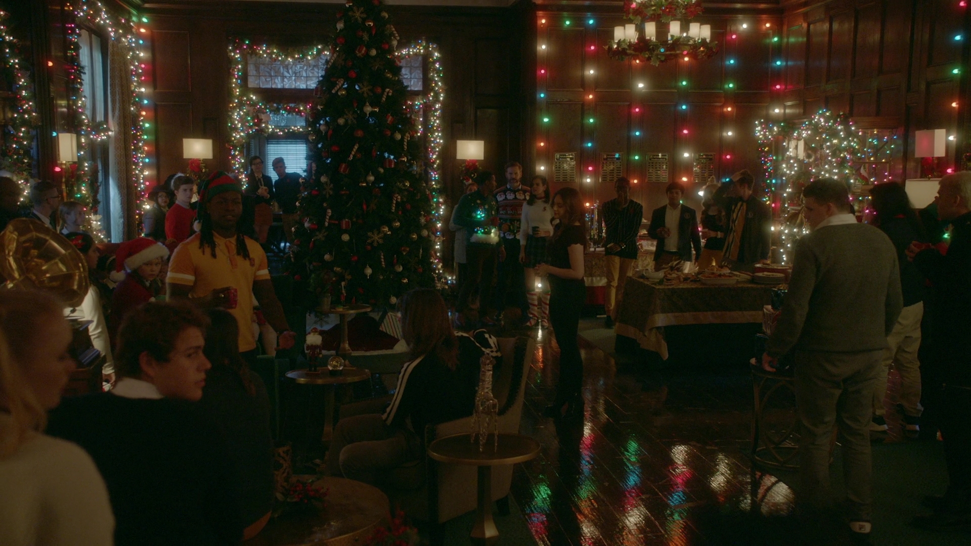 VampireDiariesWorld-dot-nl_Legacies2x08ThisChristmasIsSuprisinglyViolent0951.jpg