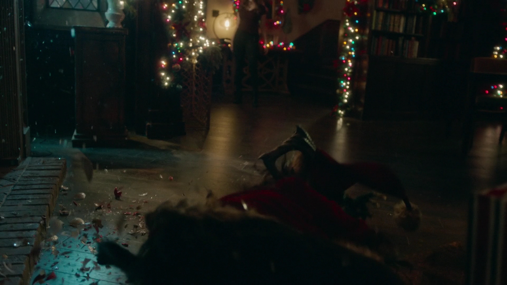 VampireDiariesWorld-dot-nl_Legacies2x08ThisChristmasIsSuprisinglyViolent1203.jpg