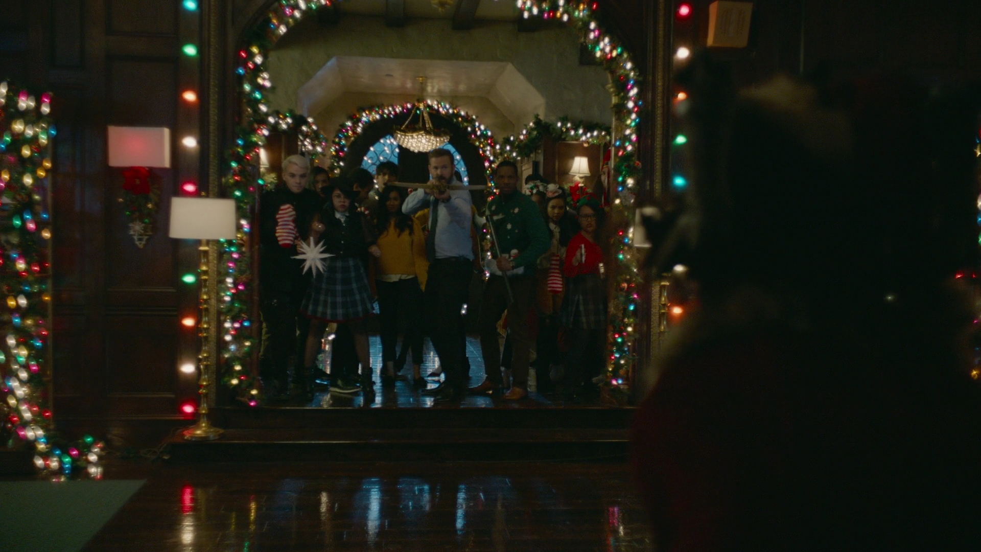 VampireDiariesWorld-dot-nl_Legacies2x08ThisChristmasIsSuprisinglyViolent1363.jpg