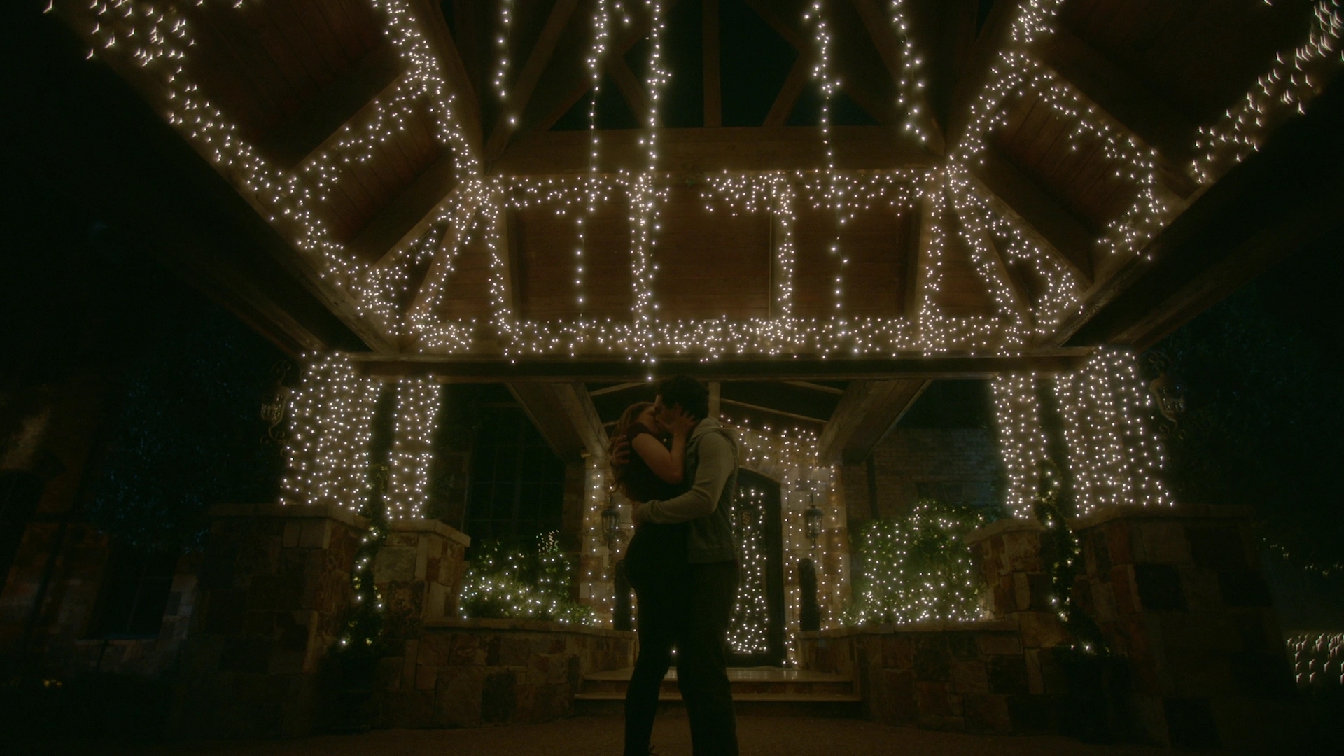 VampireDiariesWorld-dot-nl_Legacies2x08ThisChristmasIsSuprisinglyViolent2409.jpg