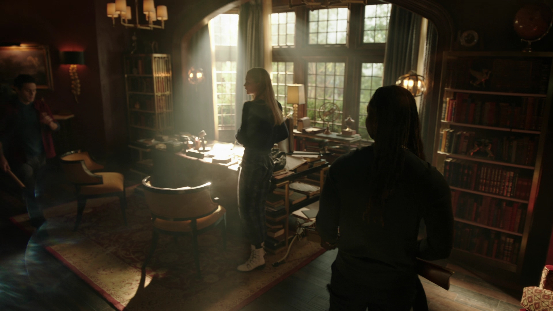 VampireDiariesWorld-dot-nl_Legacies3x09DoAllMalivoreMonstersProvideThisLevelOfEmotionalInsight1378.jpg