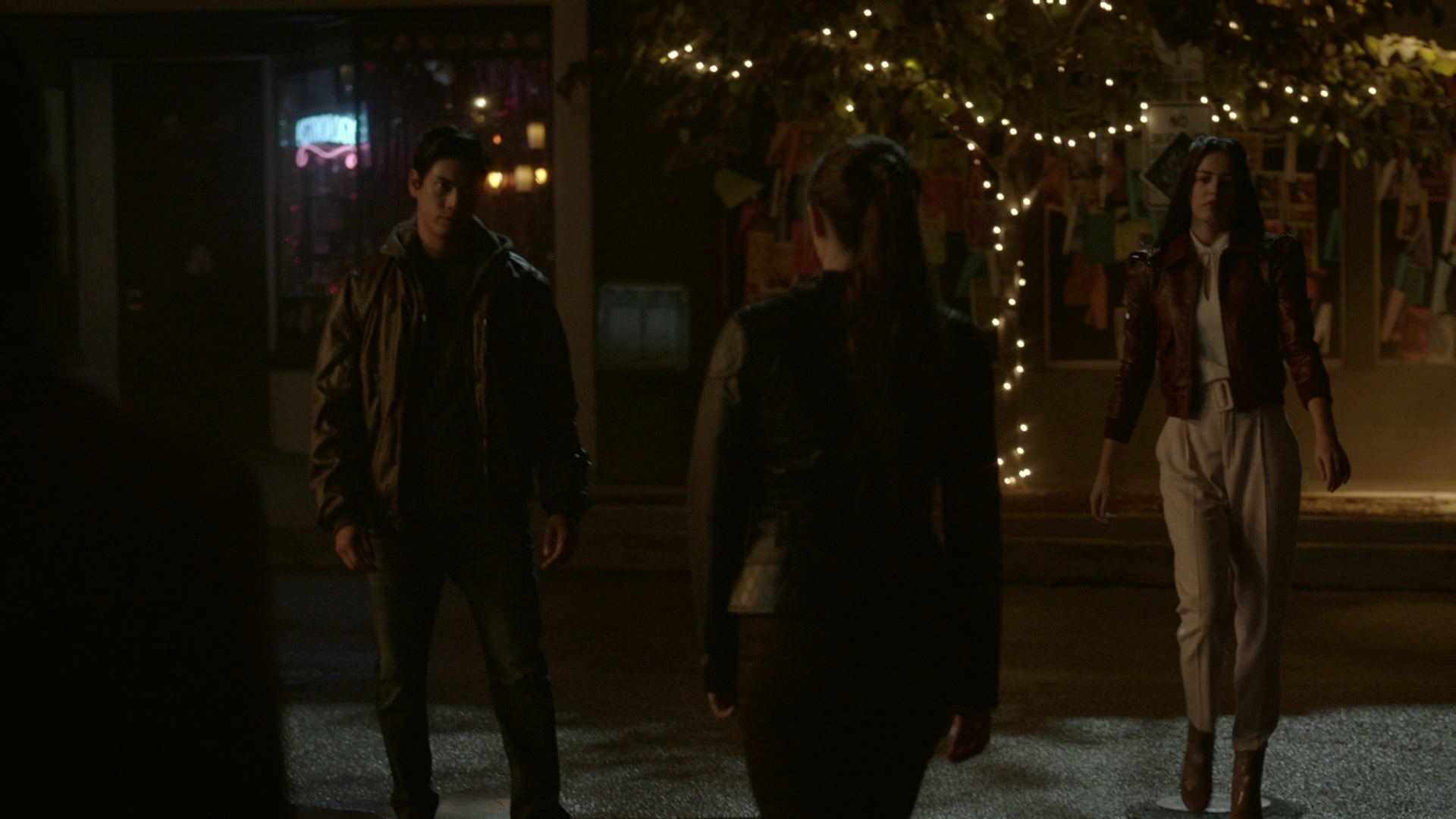 VampireDiariesWorld-dot-nl_Legacies4x06YoureALongWayFromHome0036.jpg