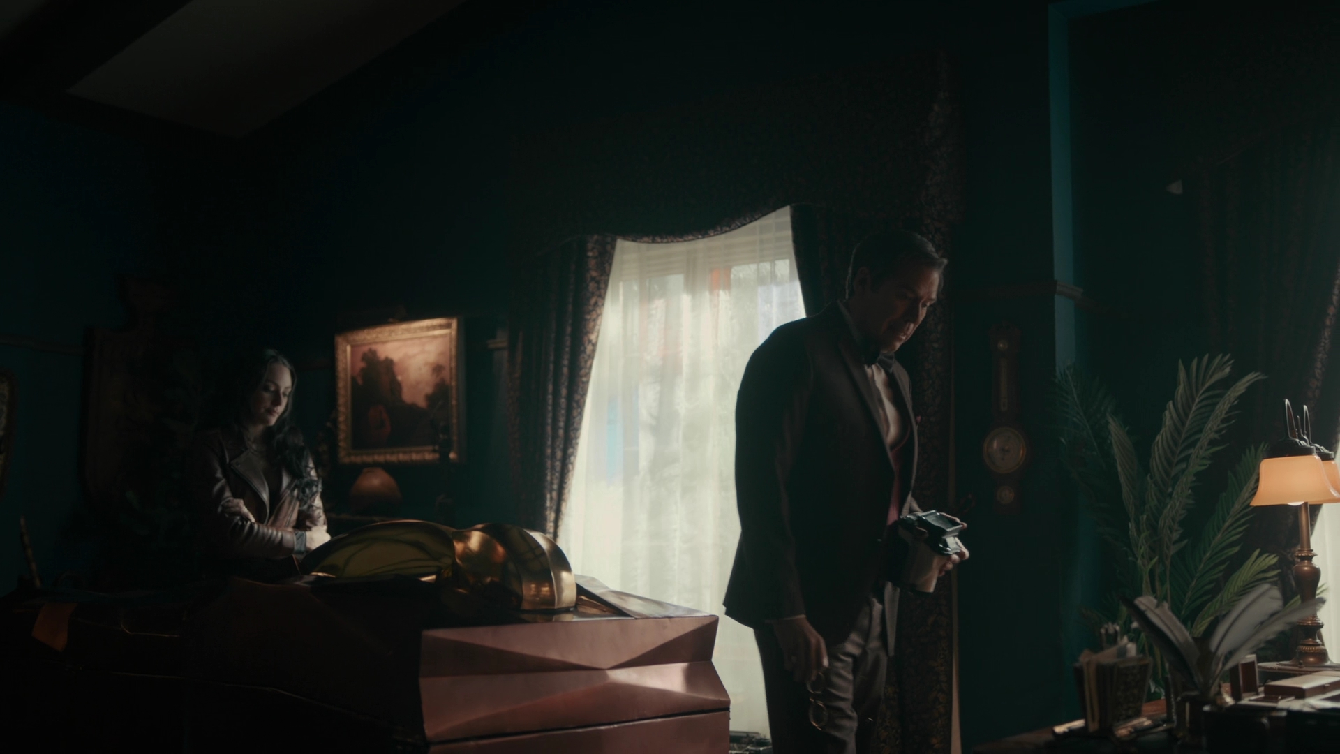 vampirediariesworld-dot-nl_Legacies4x10TheStoryOfMyLife0412.jpg