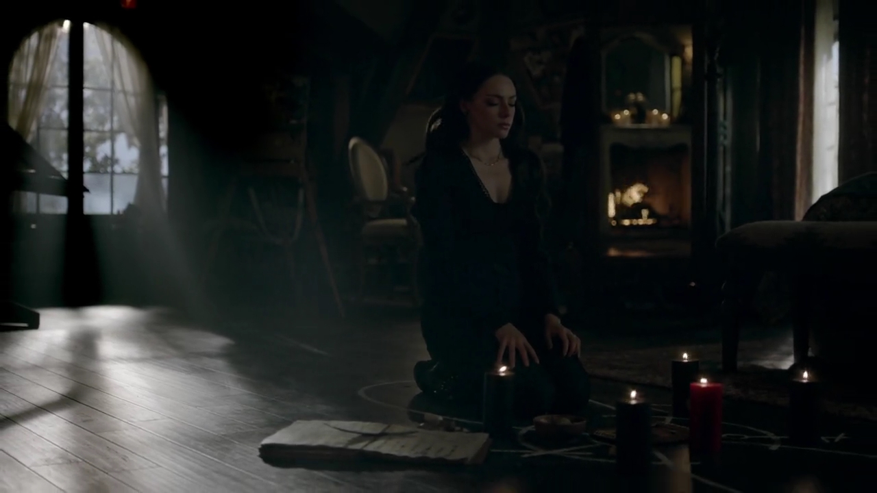 VampireDiariesWorld-dot-nl_Legacies4x20JustDontBeAStrangerOkay0518.jpg