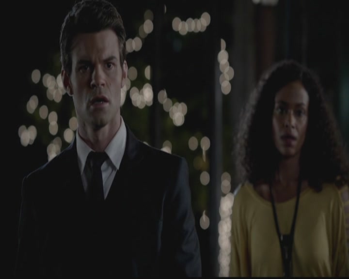 VampireDiariesWorld-dot-org_TheOriginals1x01AlwaysandForever0365.jpg