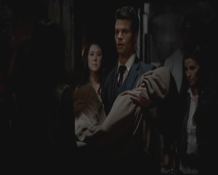 VampireDiariesWorld-dot-org_TheOriginals1x01AlwaysandForever1804.jpg