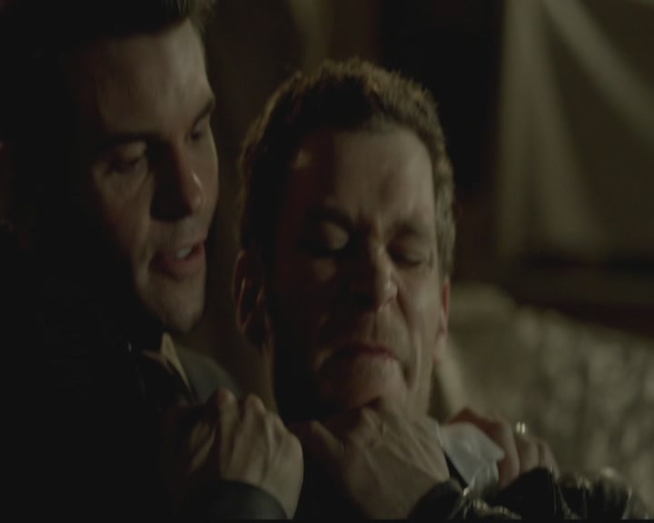 VampireDiariesWorld-dot-org_TheOriginals1x01AlwaysandForever1890.jpg