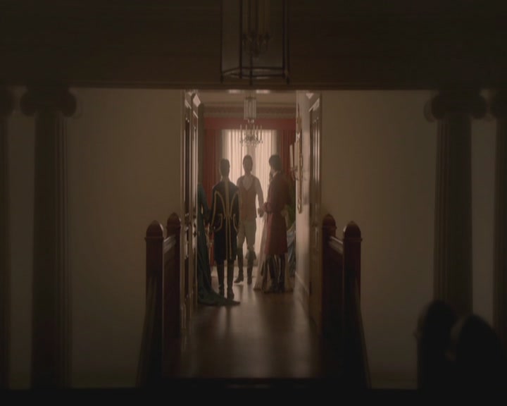 VampireDiariesWorld-dot-org_TheOriginals1x02HouseOfTheRisingSun0315.jpg
