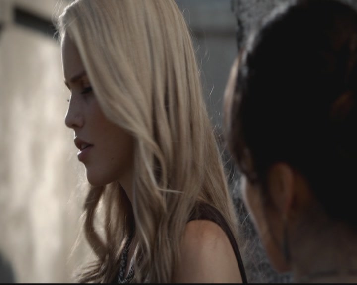 VampireDiariesWorld-dot-org_TheOriginals1x02HouseOfTheRisingSun0598.jpg