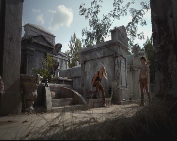 VampireDiariesWorld-dot-org_TheOriginals1x02HouseOfTheRisingSun0601.jpg