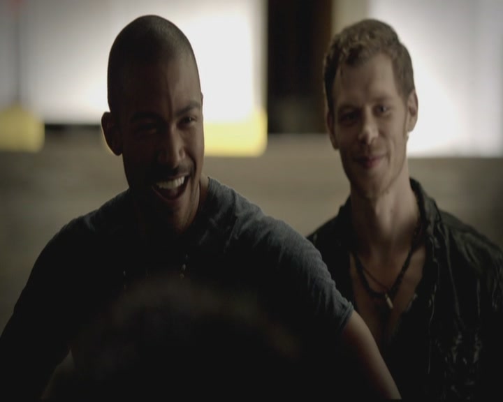 VampireDiariesWorld-dot-org_TheOriginals1x02HouseOfTheRisingSun0957.jpg