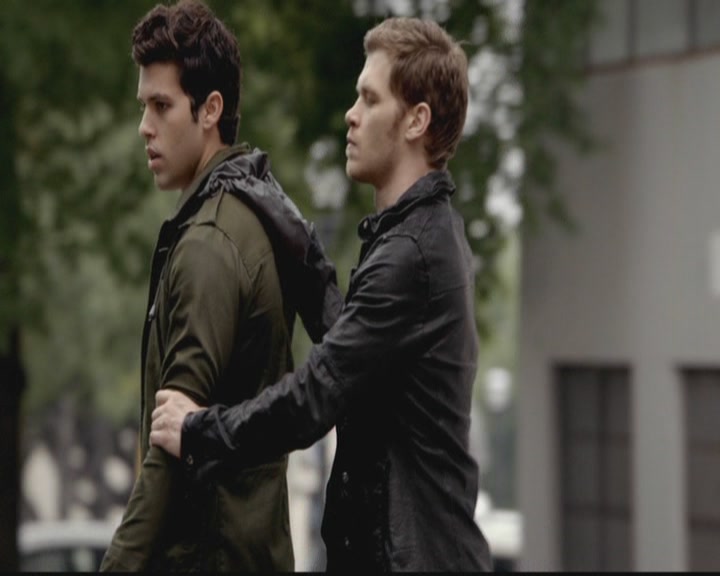 VampireDiariesWorld-dot-org_TheOriginals1x02HouseOfTheRisingSun0987.jpg