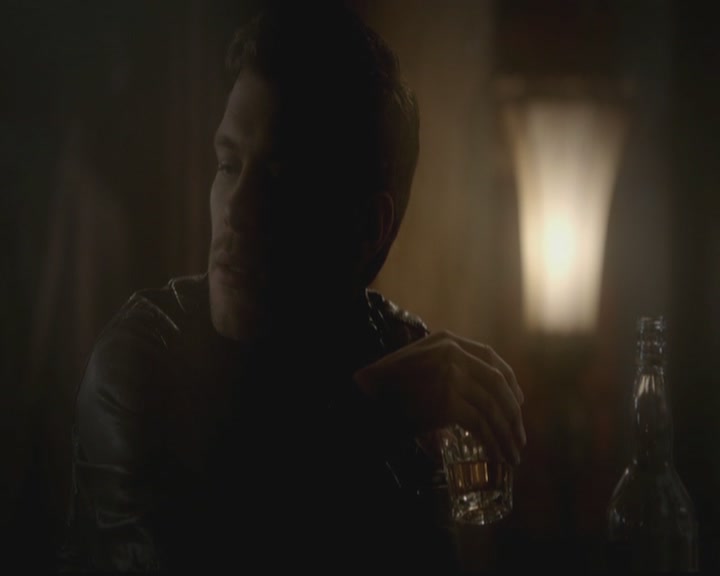 VampireDiariesWorld-dot-org_TheOriginals1x02HouseOfTheRisingSun1211.jpg