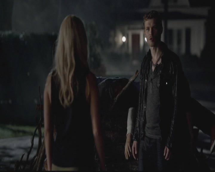 VampireDiariesWorld-dot-org_TheOriginals1x02HouseOfTheRisingSun1351.jpg