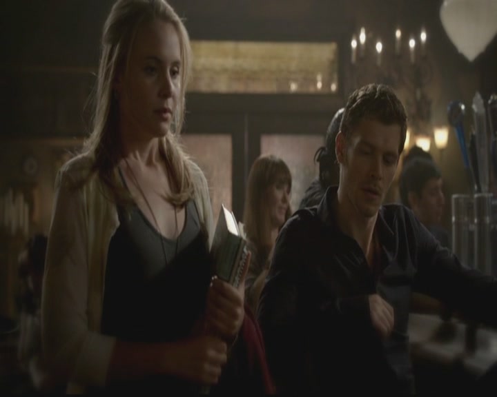 VampireDiariesWorld-dot-org_TheOriginals1x02HouseOfTheRisingSun1357.jpg