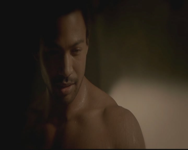 VampireDiariesWorld-dot-org_TheOriginals1x02HouseOfTheRisingSun1635.jpg