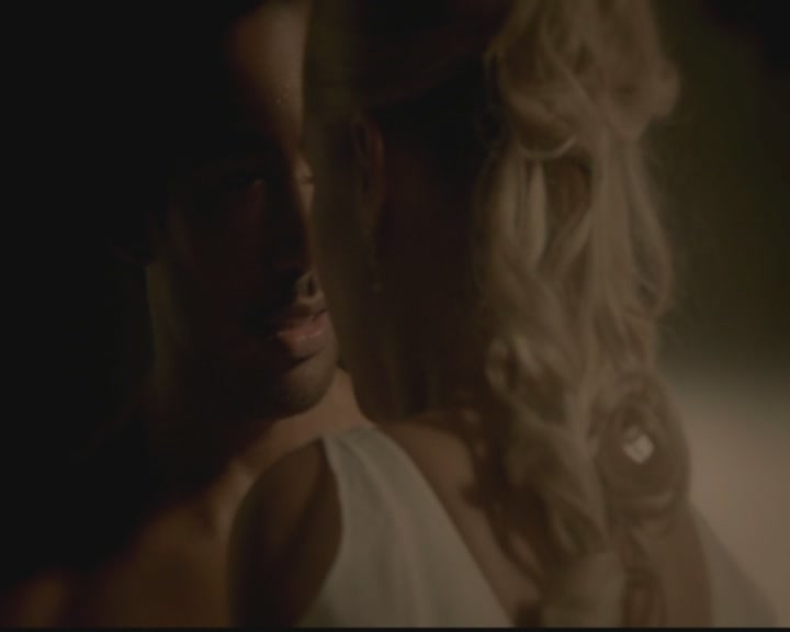 VampireDiariesWorld-dot-org_TheOriginals1x02HouseOfTheRisingSun1640.jpg