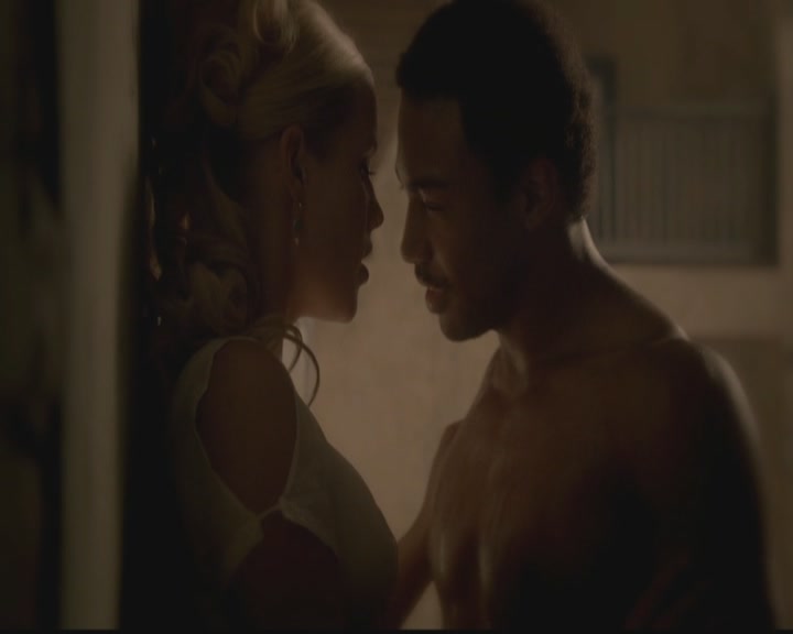 VampireDiariesWorld-dot-org_TheOriginals1x02HouseOfTheRisingSun1644.jpg