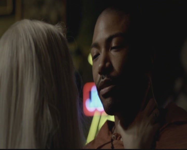 VampireDiariesWorld-dot-org_TheOriginals1x02HouseOfTheRisingSun1792.jpg