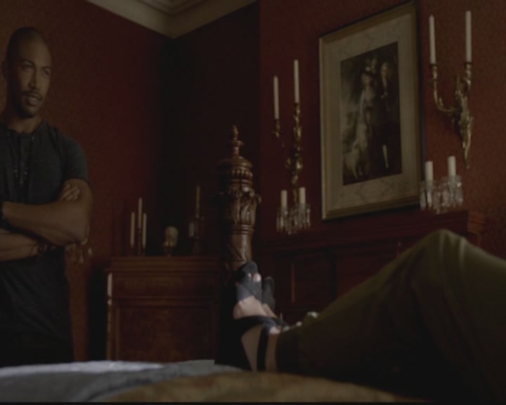 VampireDiariesWorld-dot-org_TheOriginals1x02HouseOfTheRisingSun1957.jpg