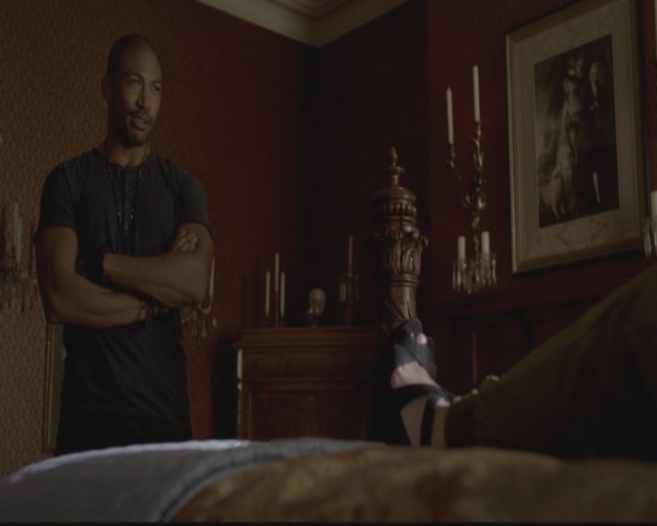 VampireDiariesWorld-dot-org_TheOriginals1x02HouseOfTheRisingSun1958.jpg