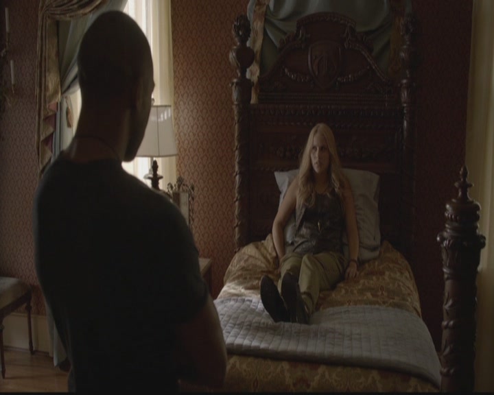 VampireDiariesWorld-dot-org_TheOriginals1x02HouseOfTheRisingSun1970.jpg