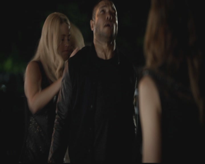 VampireDiariesWorld-dot-org_TheOriginals1x03TangledUpInBlue0061.jpg