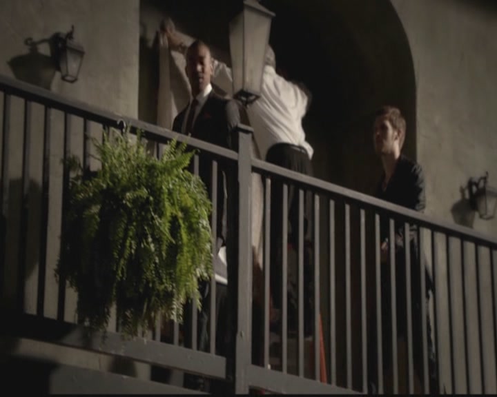 VampireDiariesWorld-dot-org_TheOriginals1x03TangledUpInBlue0310.jpg