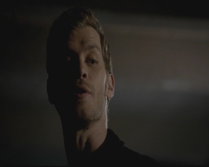 VampireDiariesWorld-dot-org_TheOriginals1x03TangledUpInBlue0406.jpg