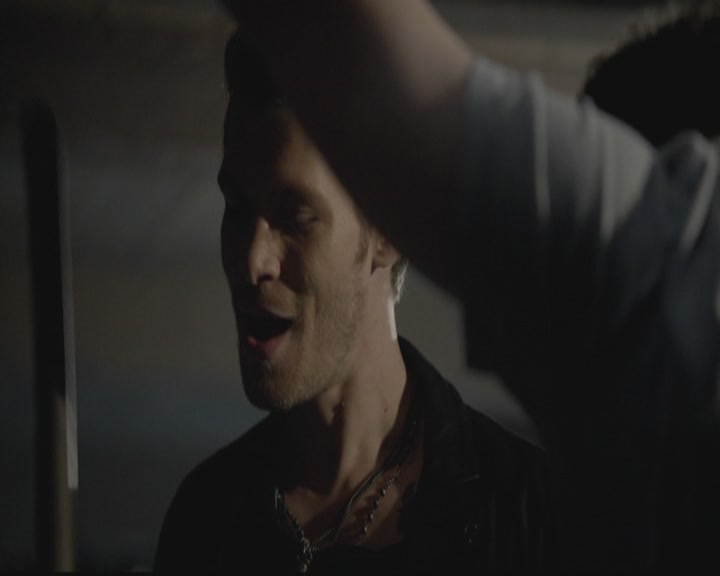 VampireDiariesWorld-dot-org_TheOriginals1x03TangledUpInBlue0410.jpg