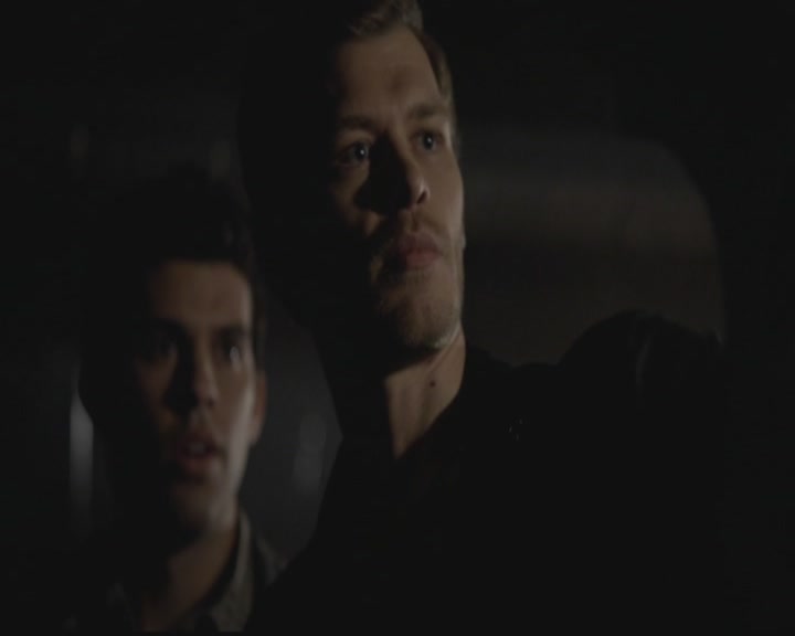 VampireDiariesWorld-dot-org_TheOriginals1x03TangledUpInBlue0461.jpg